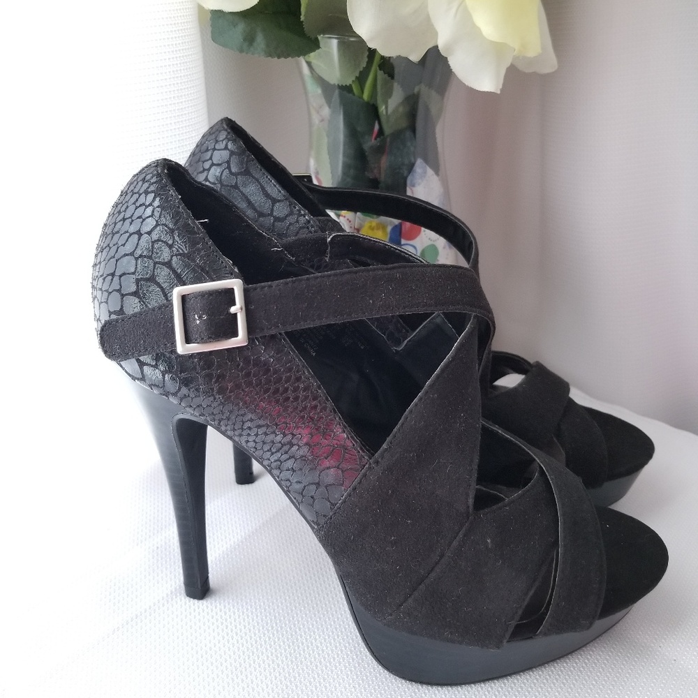 Beautiful Black Sofia Vergara Platform Heels - image 1